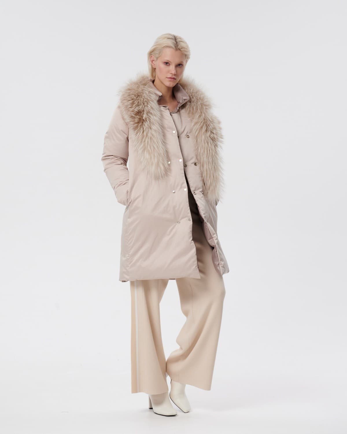 двустороннее пуховое пальто с меховым воротником