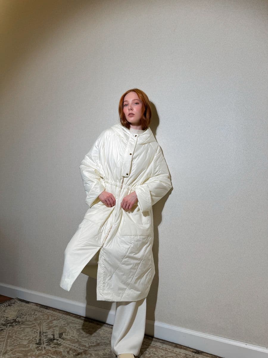 невесомое стеганое пальто с капюшоном