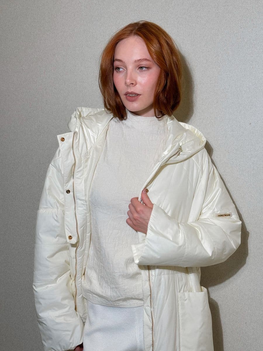 невесомое стеганое пальто с капюшоном