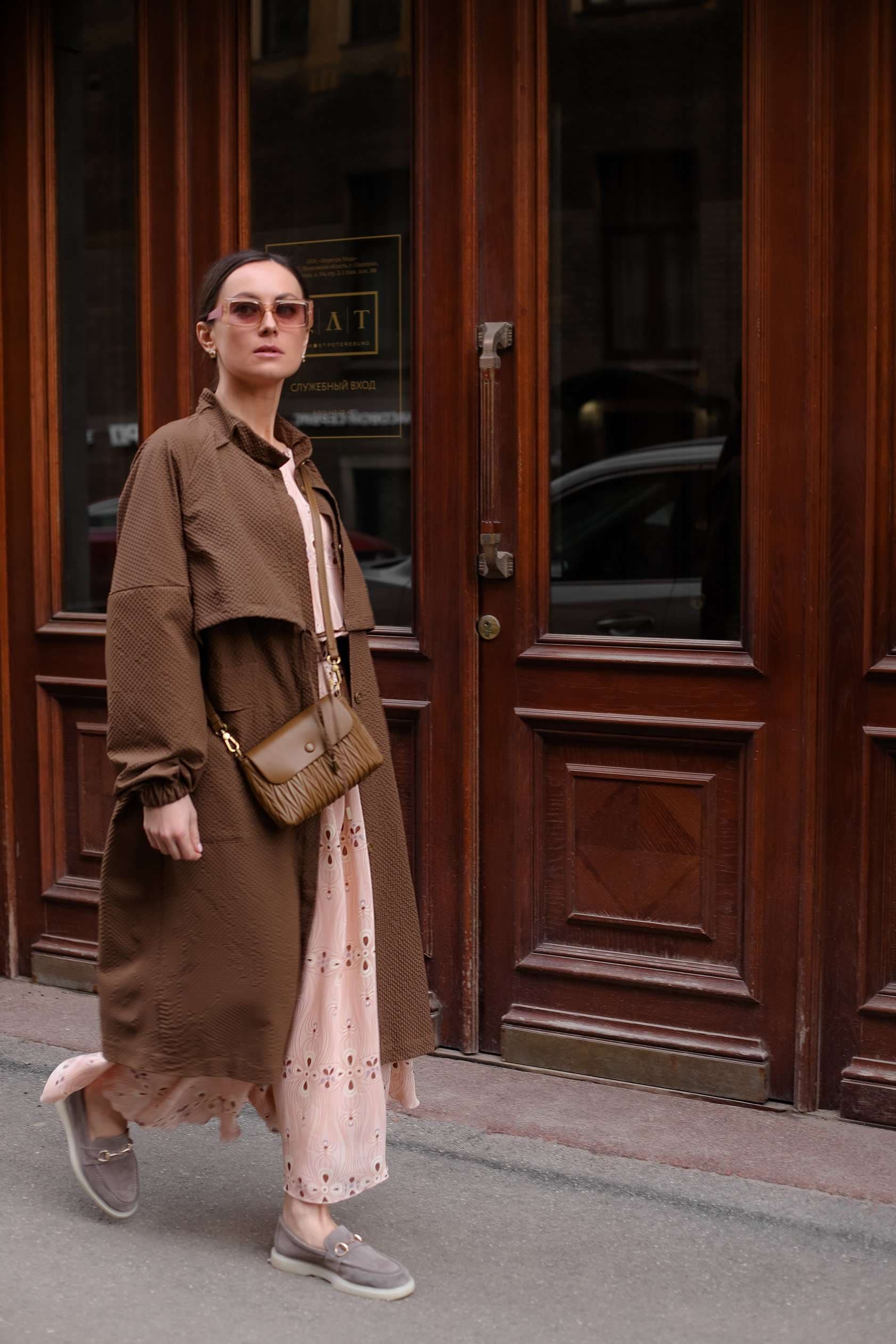 невесомый плащ из жатой ткани