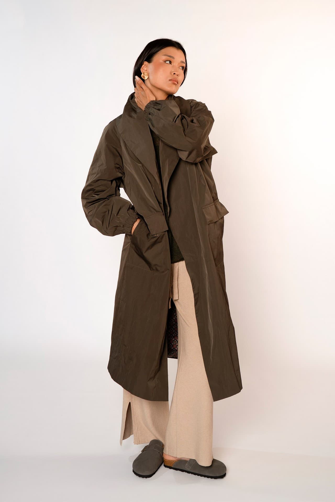 Плащи, тренчи