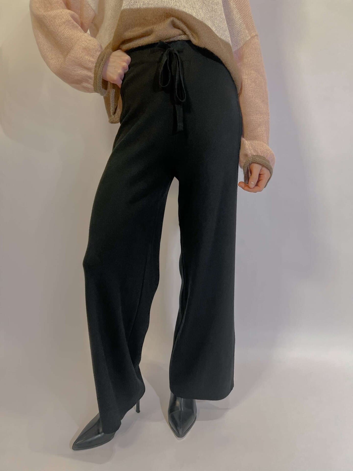 широкие базовые брюки