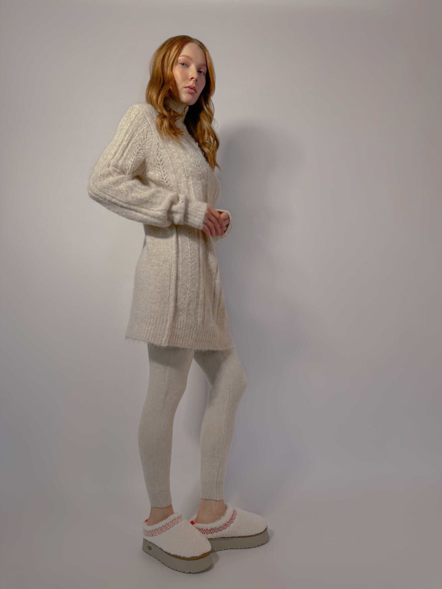 удлиненный джемпер фактурной вязки