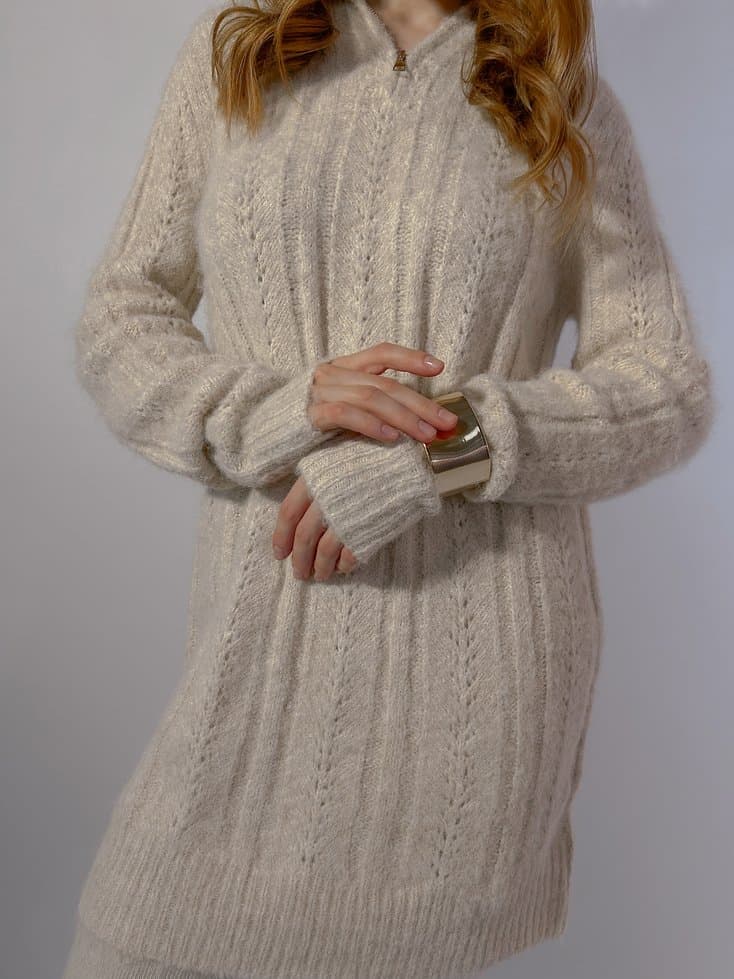 удлиненный джемпер фактурной вязки