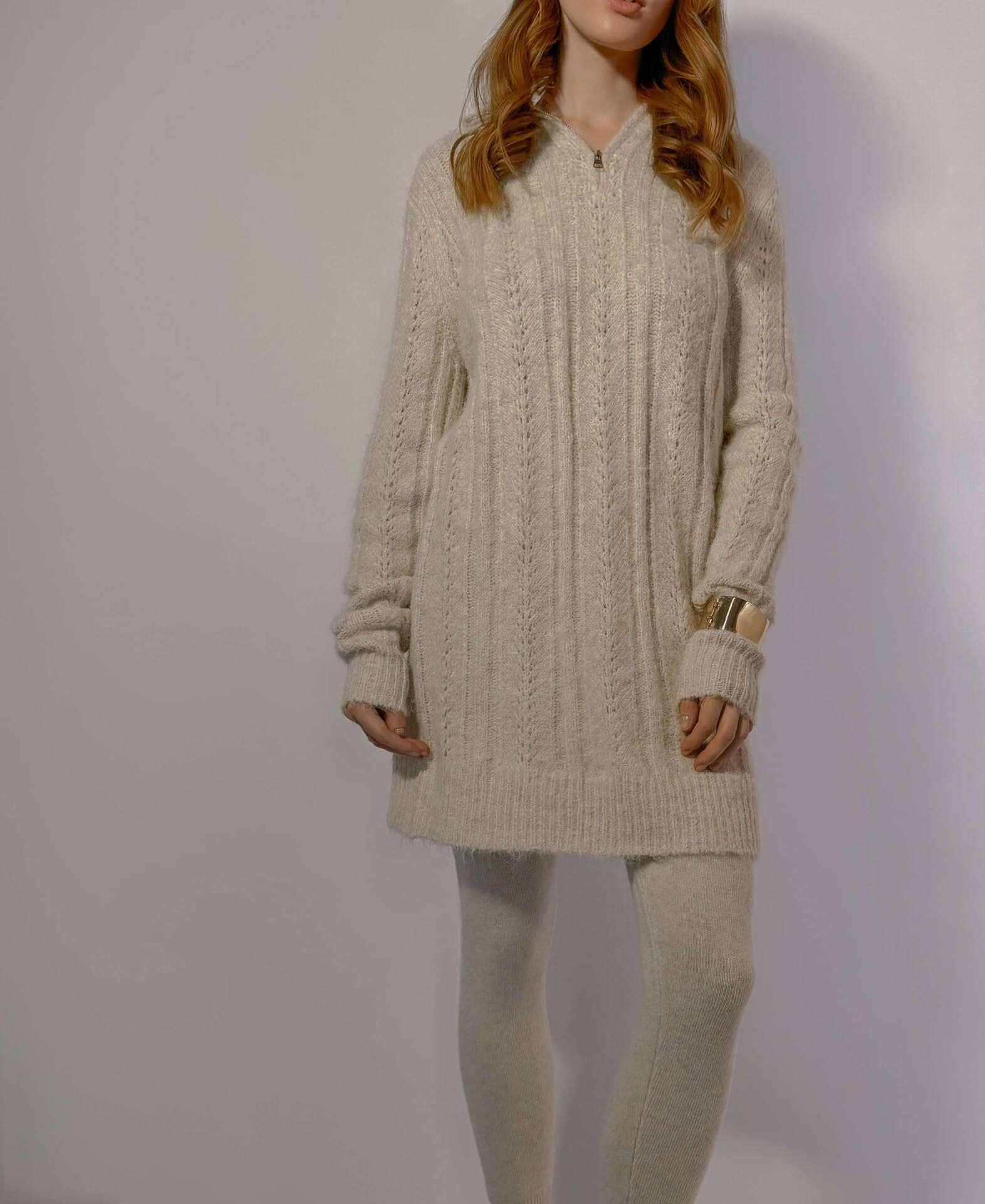 удлиненный джемпер фактурной вязки