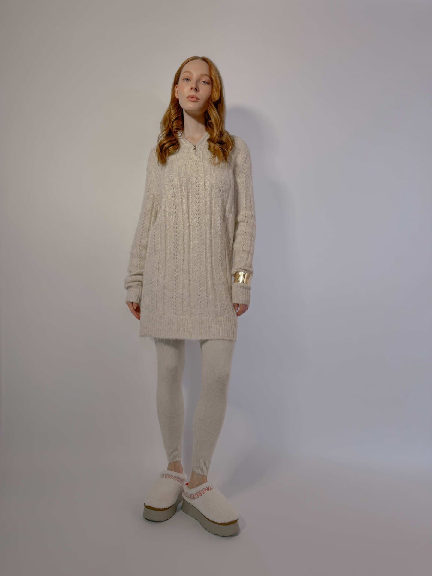 удлиненный джемпер фактурной вязки