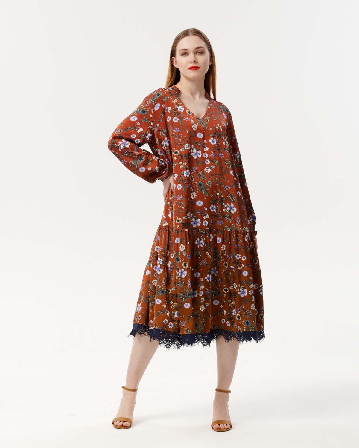 платье а-силуэта с кружевом