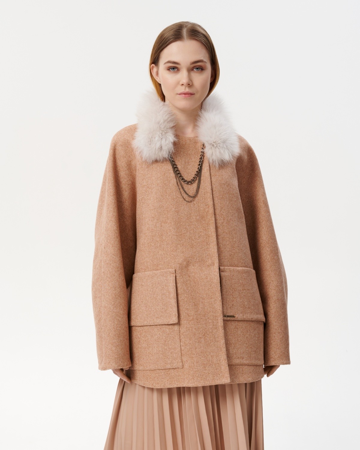 пальто ручной работы с меховым воротничком