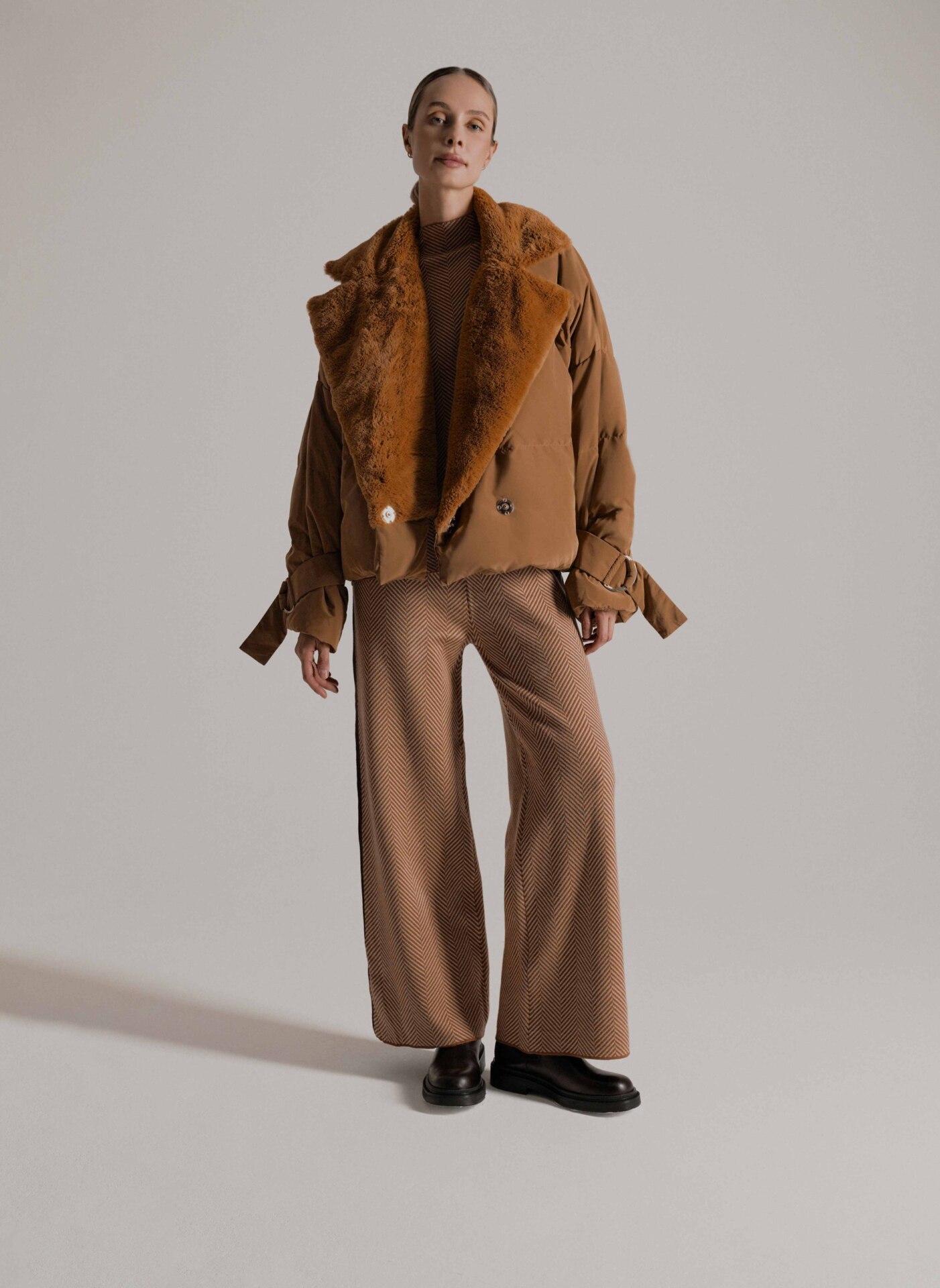 пуховая куртка с широким меховым воротником