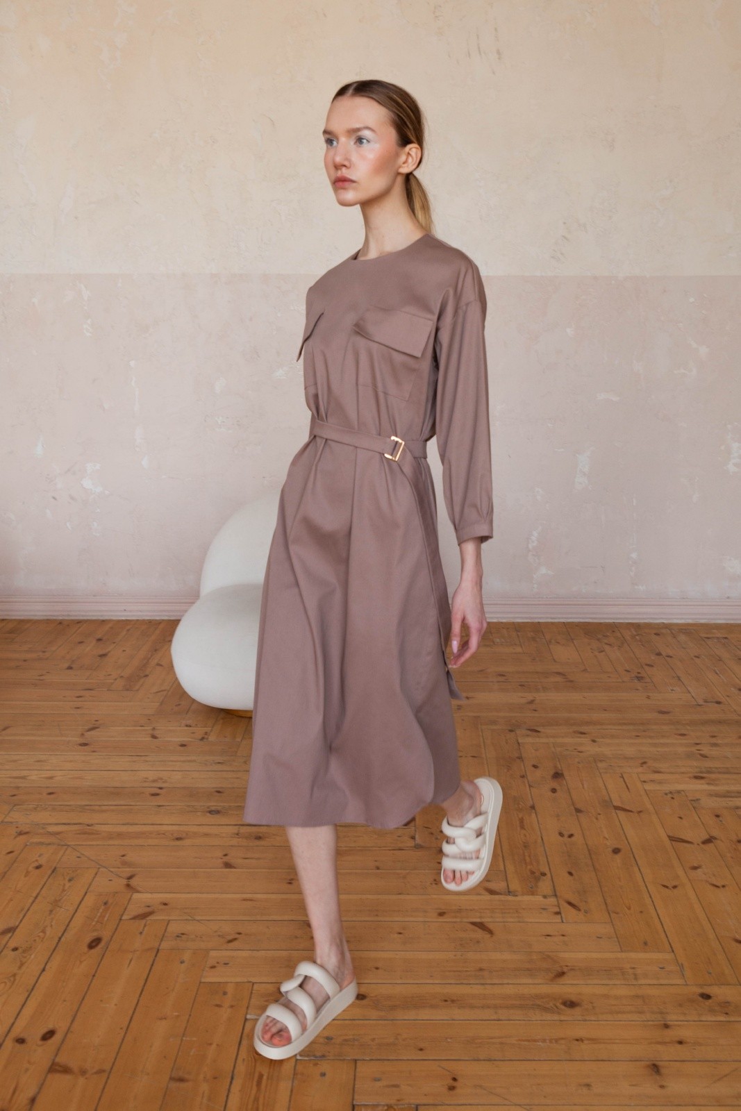 платье цвета пыльной розы