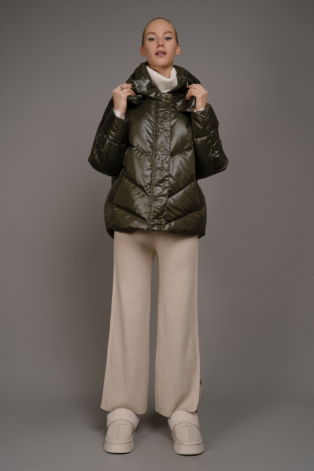 Пуховая куртка в цвете хаки