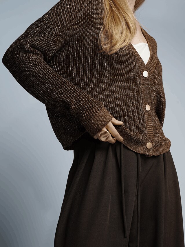 кардиган оттенка горького шоколада